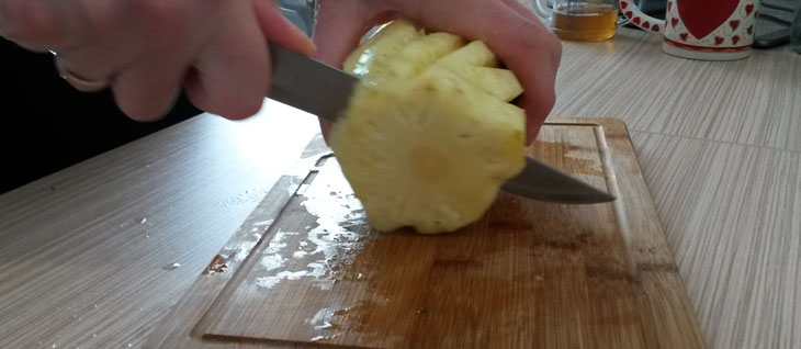 Как почистить ананас ножом от кожуры